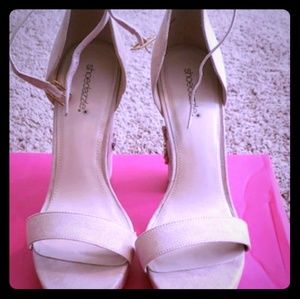 Shoe Dazzle Strappy heels